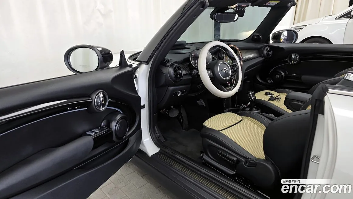 Mini Cooper Convertible — фото 10