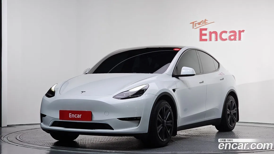 Tesla Model Y — фото 1