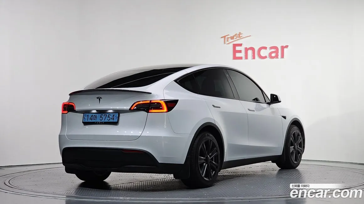 Tesla Model Y — фото 2
