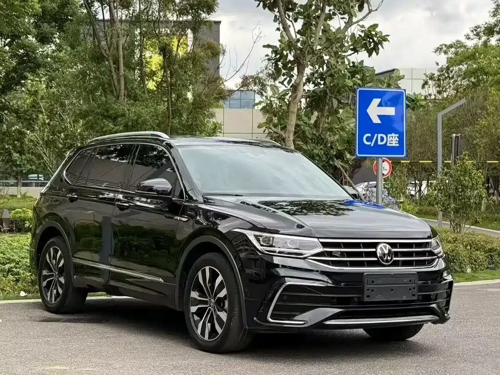Volkswagen Tiguan L — фото 3