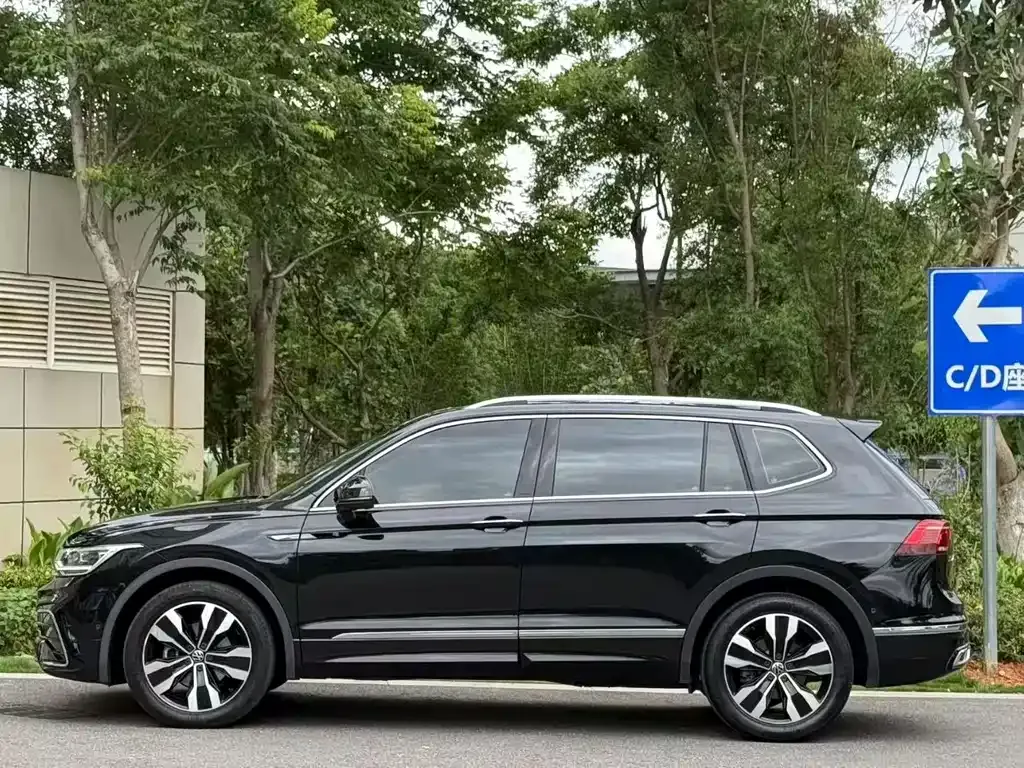 Volkswagen Tiguan L — фото 9
