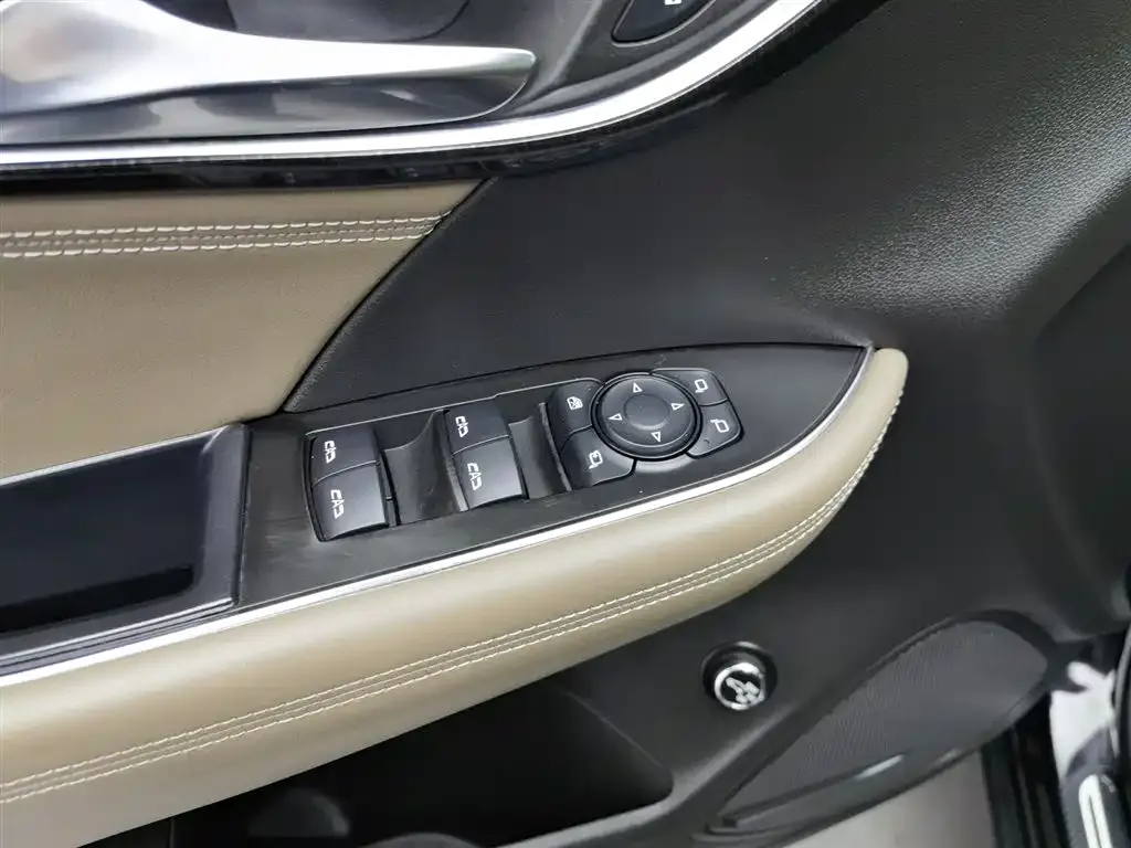 Buick Envision Plus — фото 9