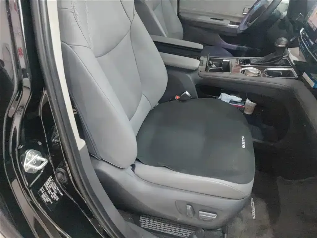 Toyota Sienna — фото 3