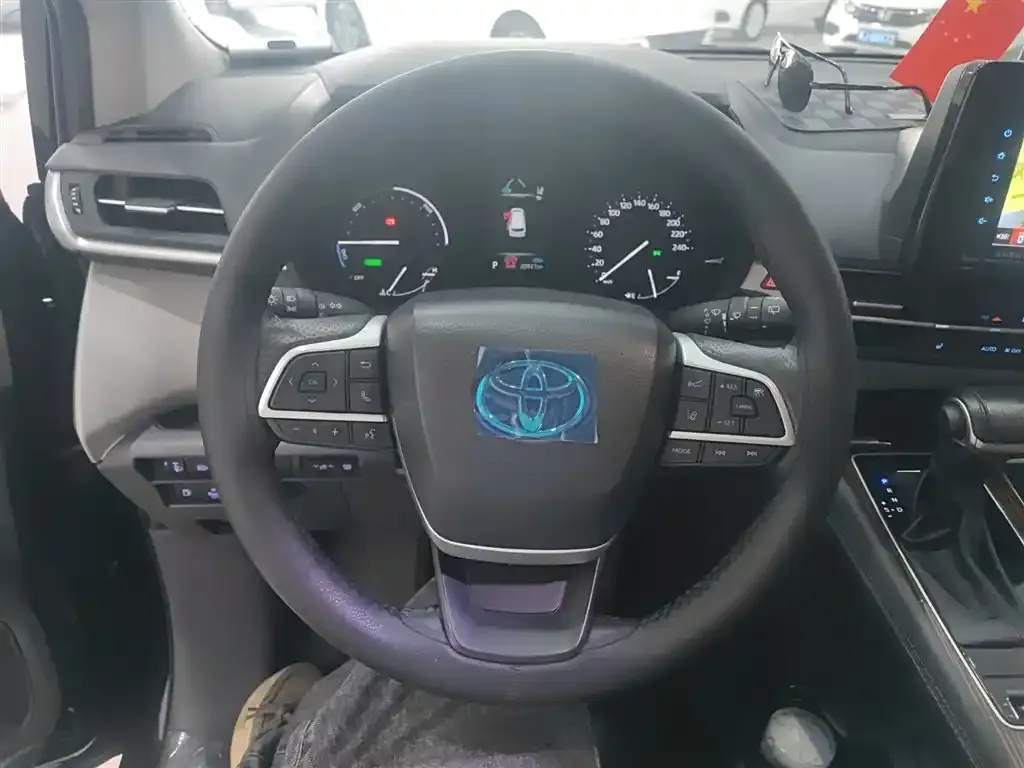 Toyota Sienna — фото 4