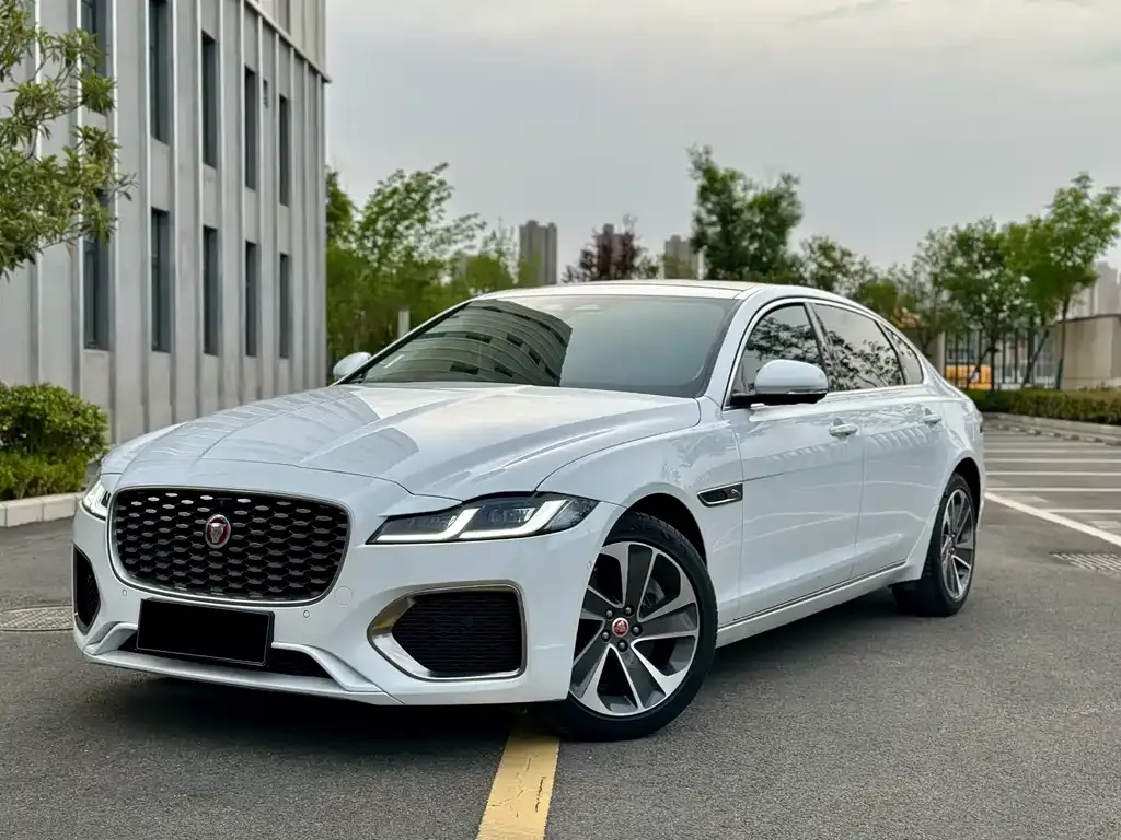 Jaguar XFL — фото 1