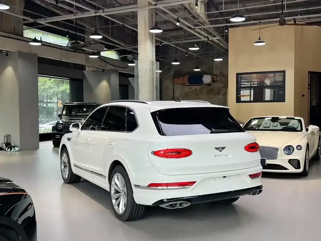 Bentley Bentayga PHEV — фото 7