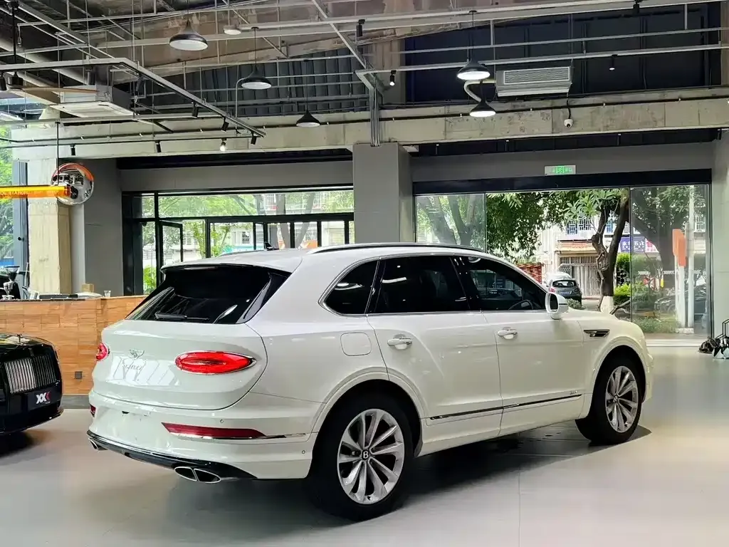 Bentley Bentayga PHEV — фото 9