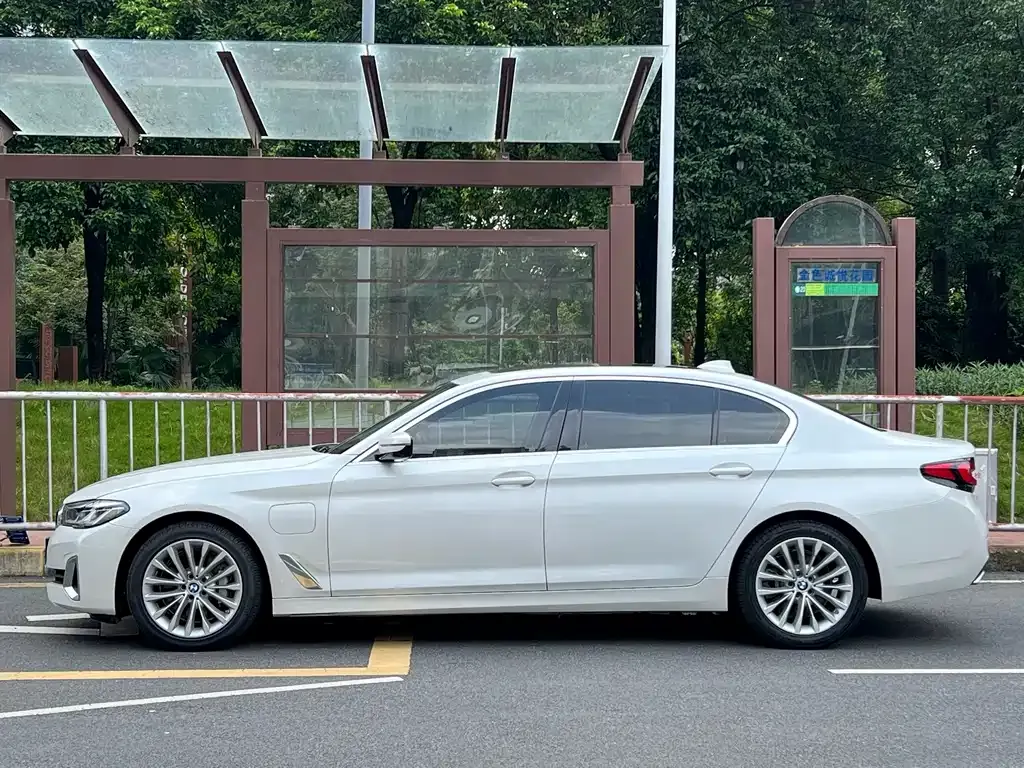 BMW 5 Series New Energy — фото 2