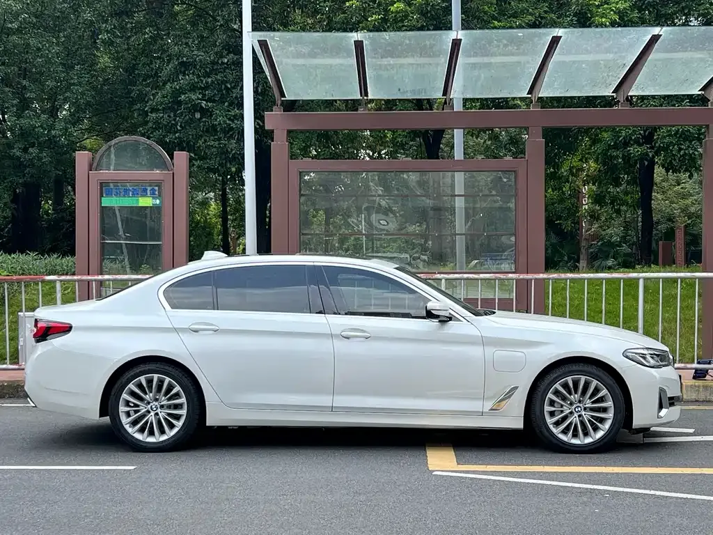 BMW 5 Series New Energy — фото 4
