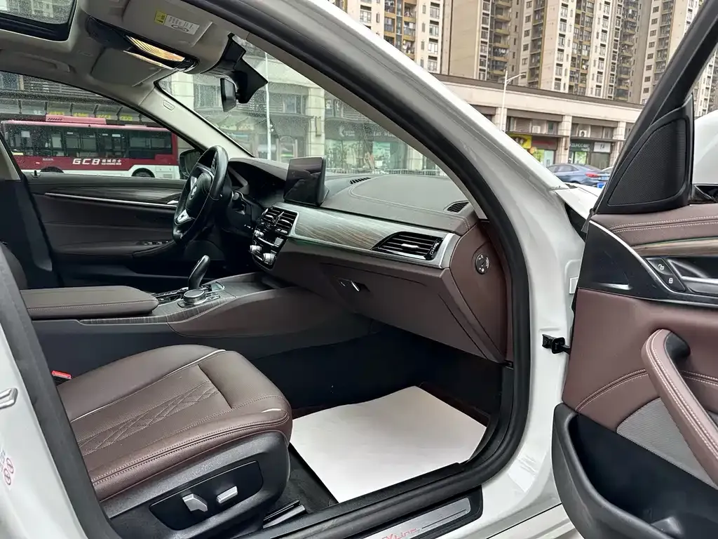 BMW 5 Series New Energy — фото 7