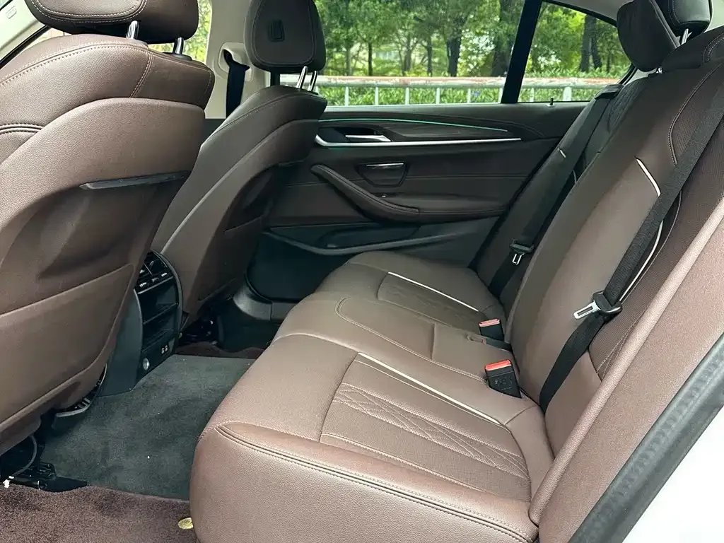 BMW 5 Series New Energy — фото 9