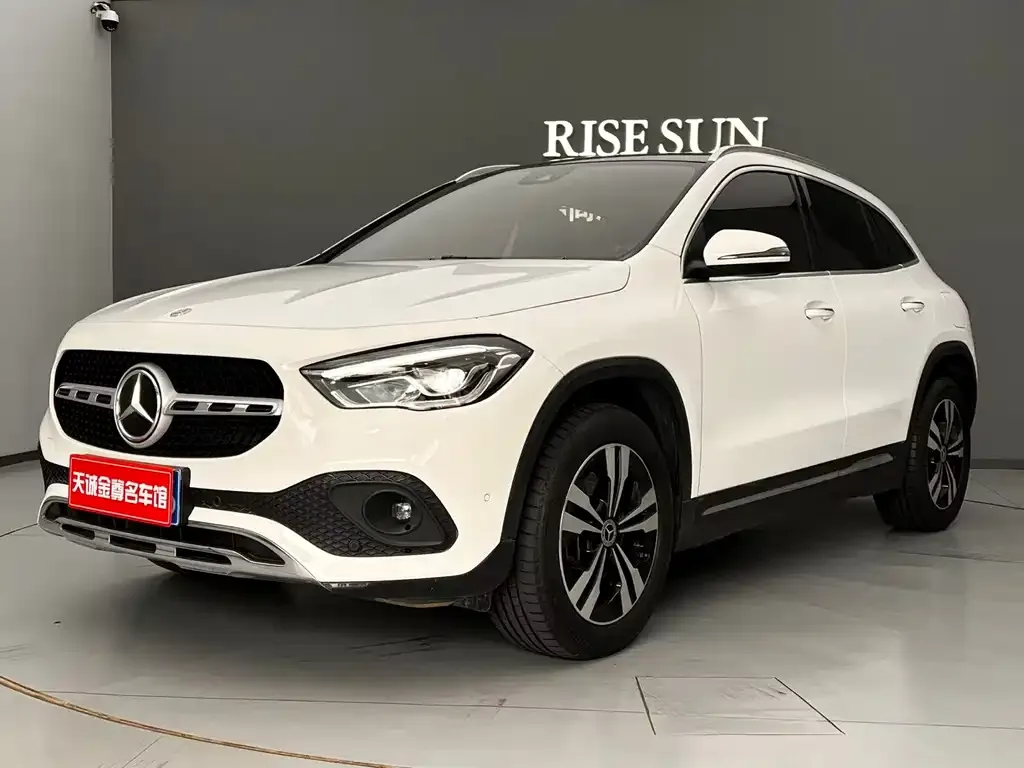 Mercedes-Benz GLA — фото 1