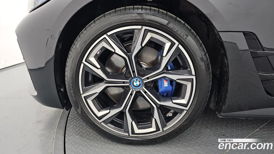 BMW i4 — фото 5