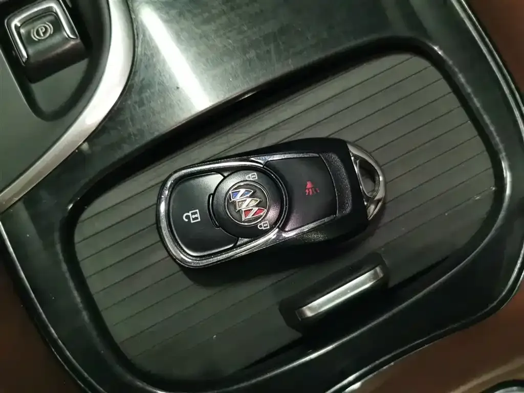 Buick Envision Plus — фото 9