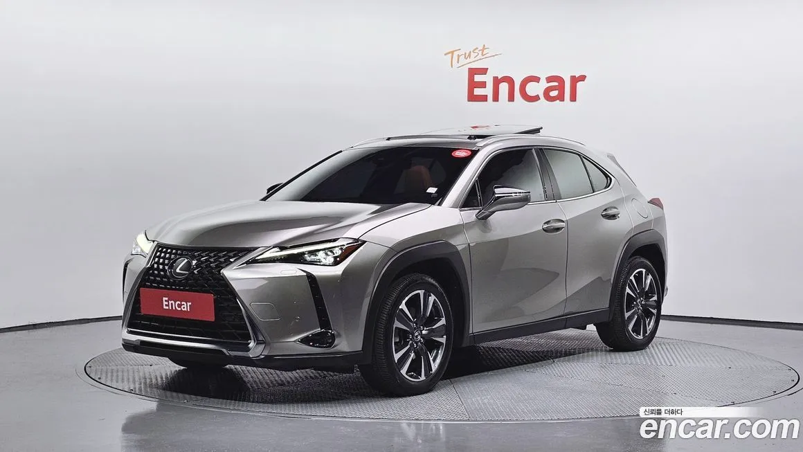 Lexus UX — фото 1