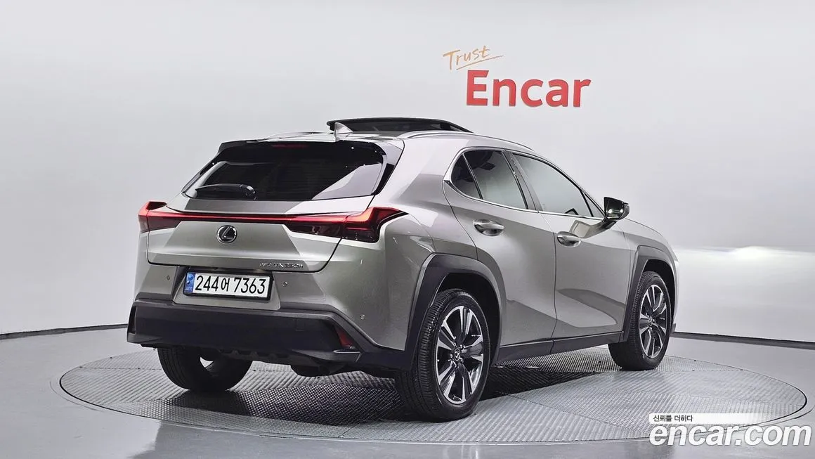 Lexus UX — фото 2