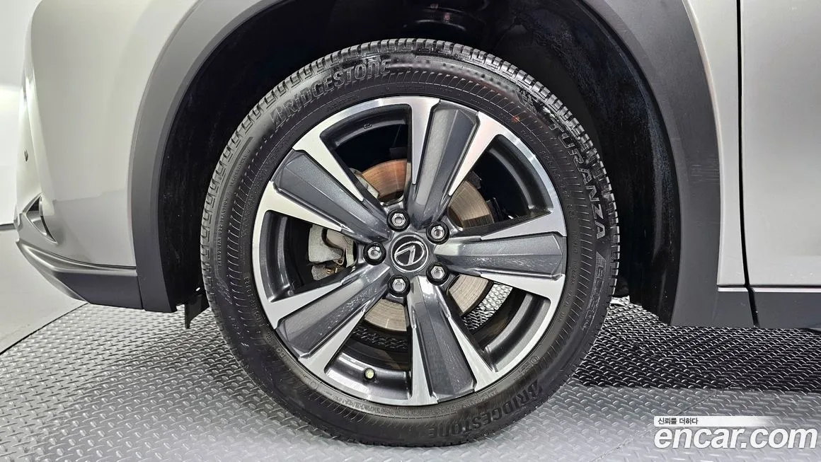 Lexus UX — фото 5