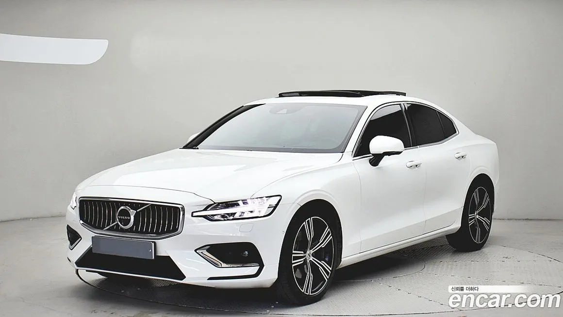 Volvo S60 — фото 1