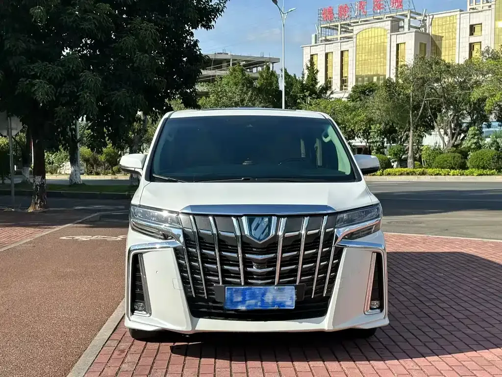Toyota Alphard — фото 2