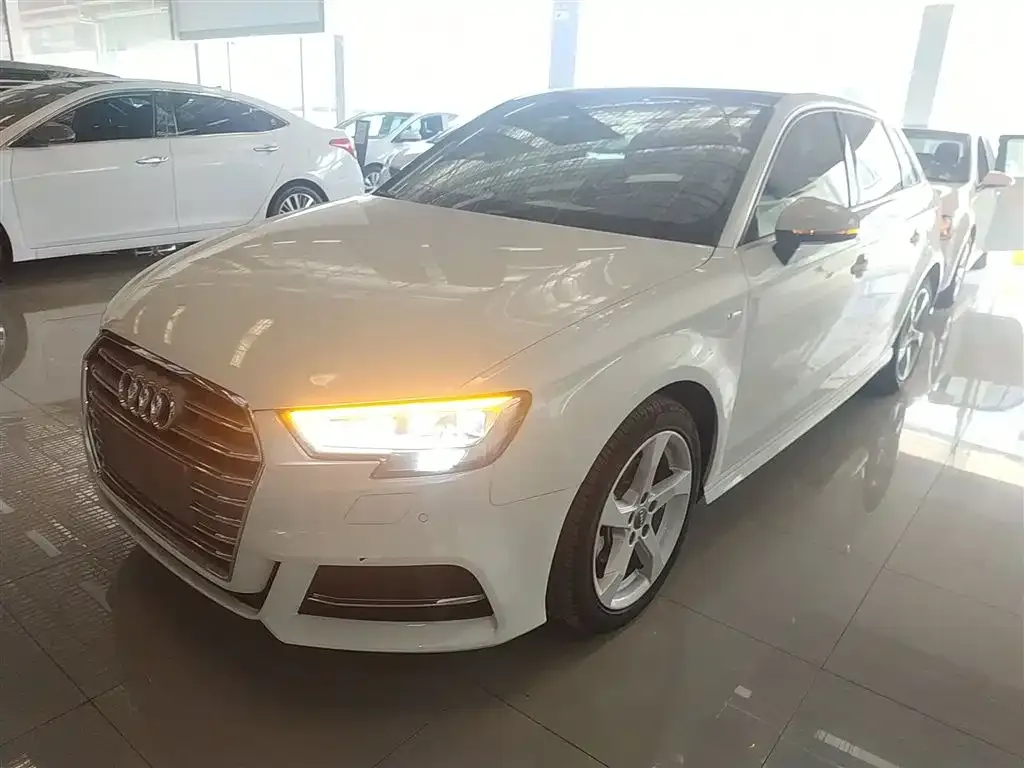 Audi A3 — фото 1