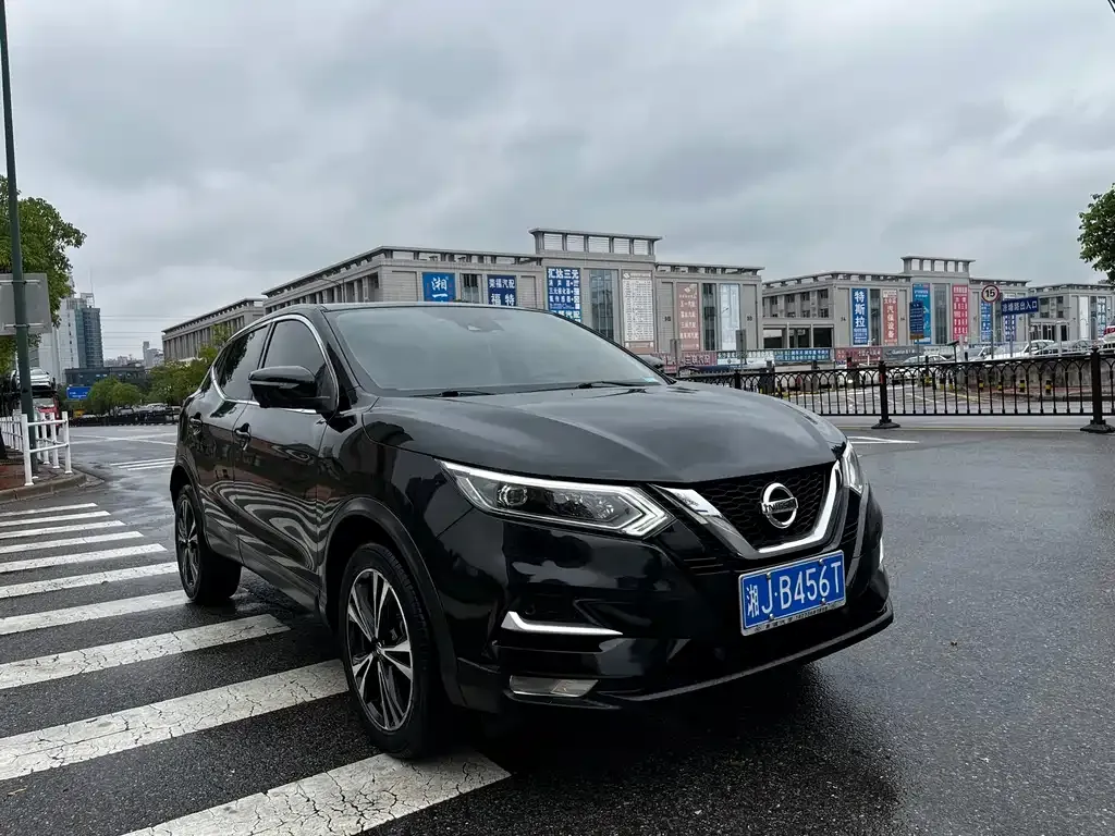 Nissan Qashqai — фото 1