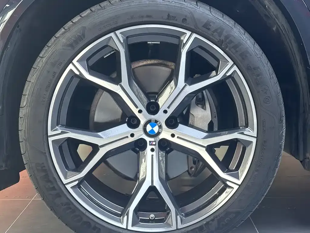 BMW X5 — фото 7
