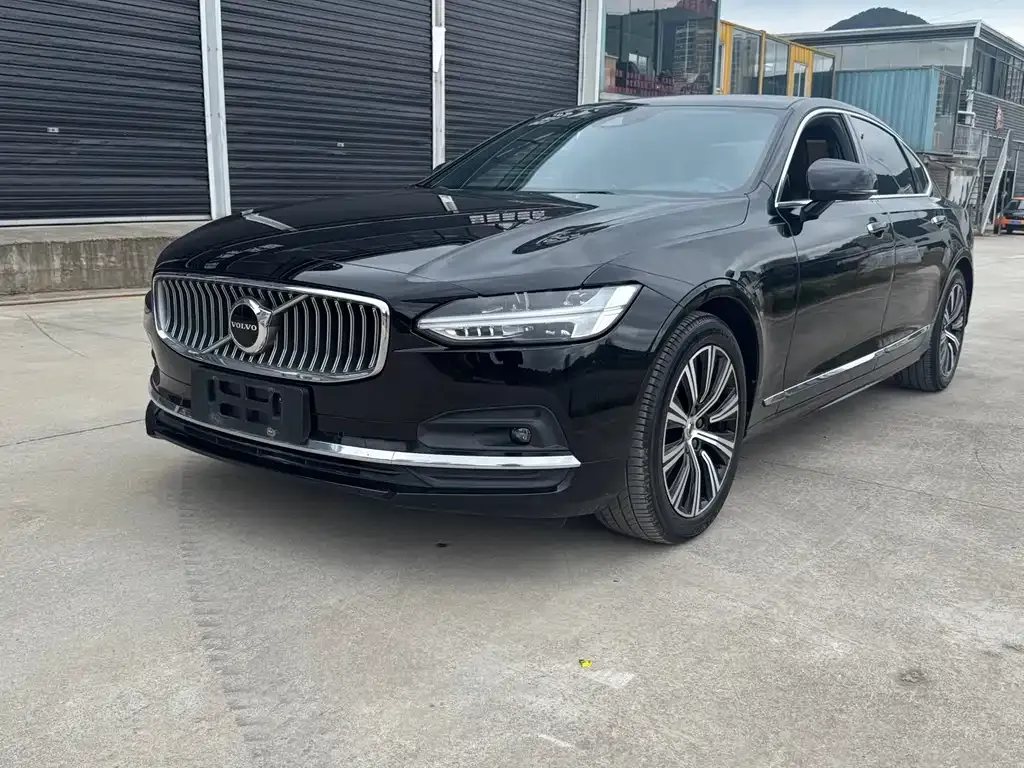 Volvo S90 — фото 1