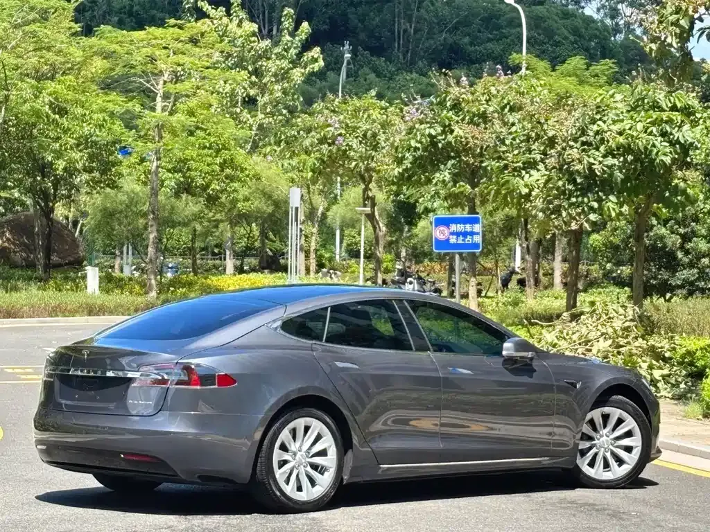 Tesla Model S — фото 10
