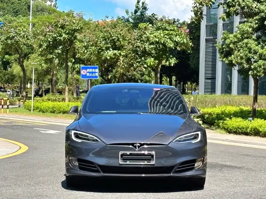 Tesla Model S — фото 2