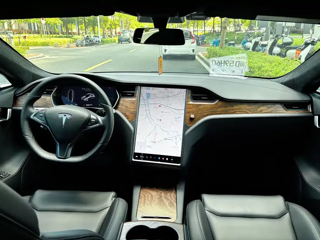 Tesla Model S — фото 5