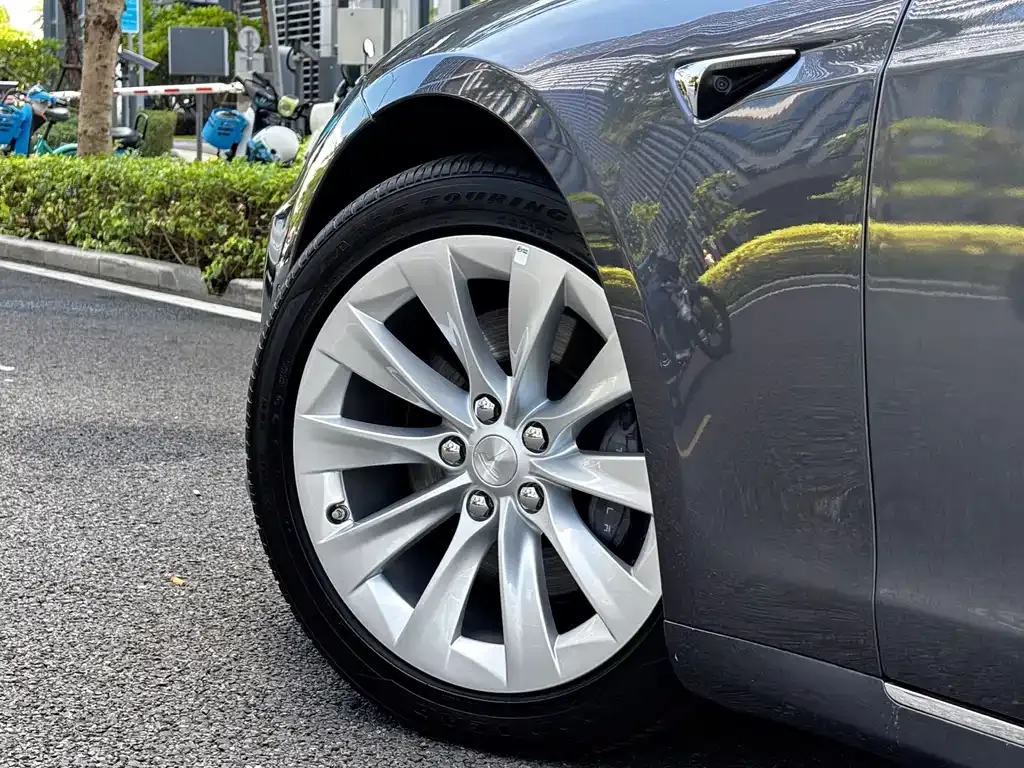 Tesla Model S — фото 9
