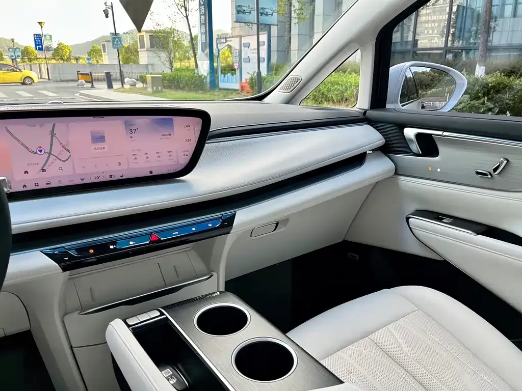 Buick GL8 Hybrid — фото 7