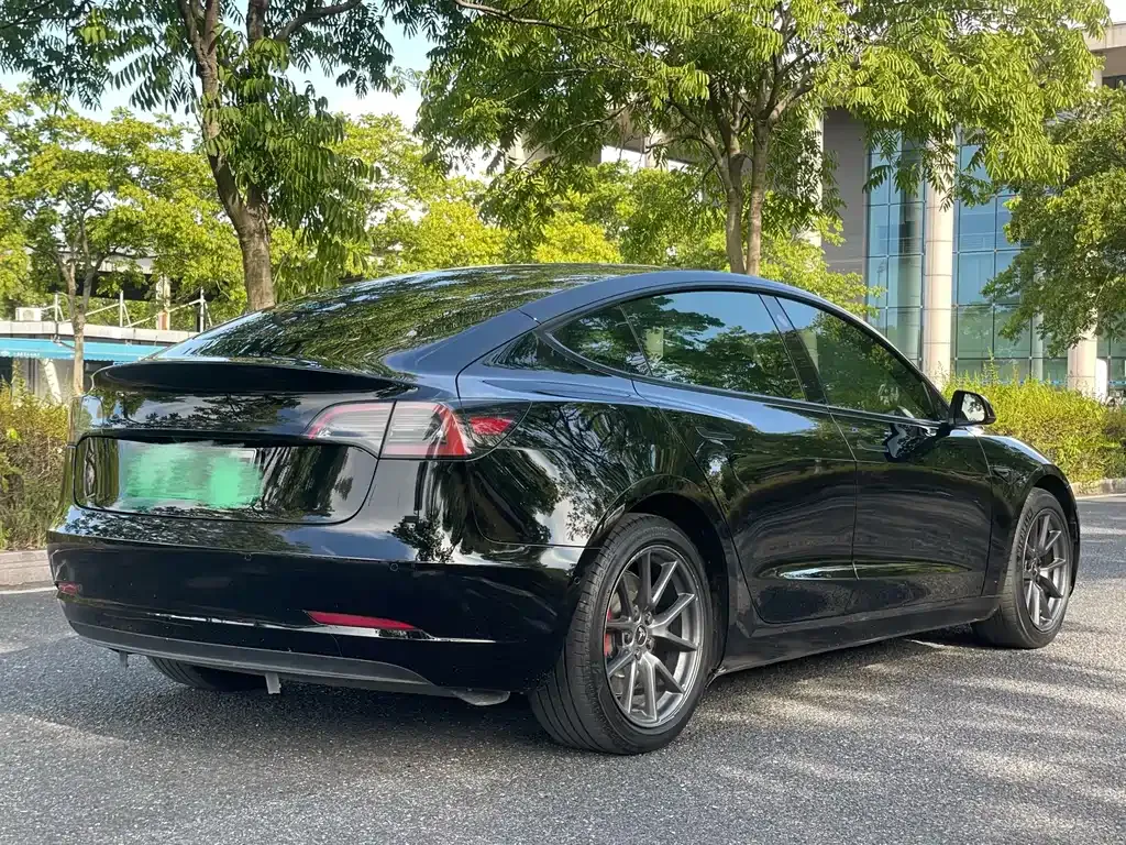 Tesla Model 3 — фото 4