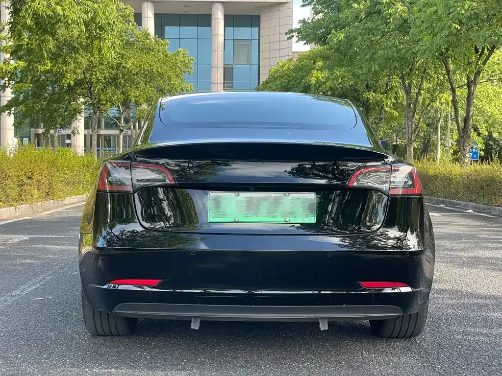 Tesla Model 3 — фото 5