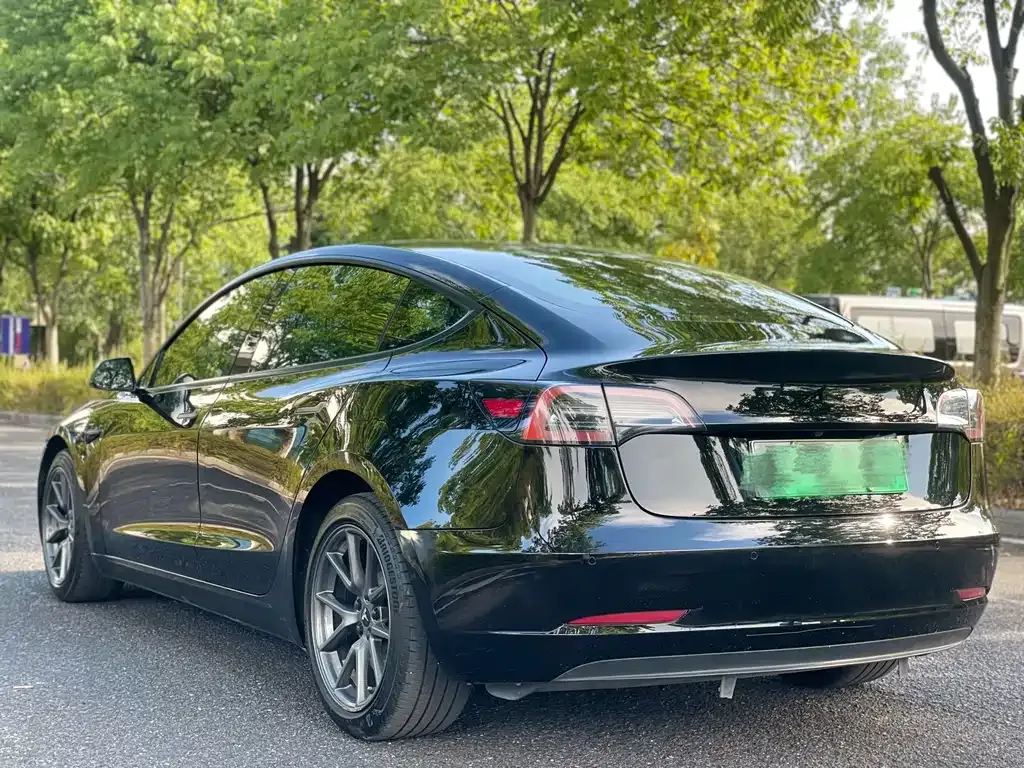 Tesla Model 3 — фото 6