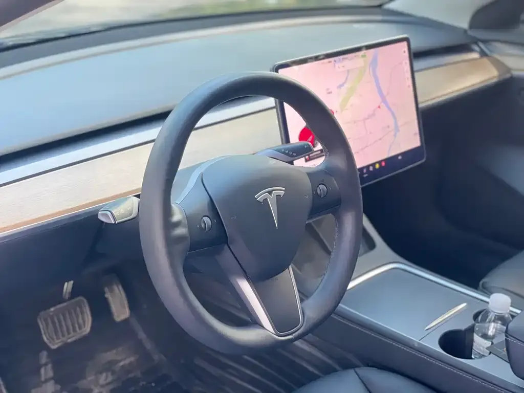 Tesla Model 3 — фото 7