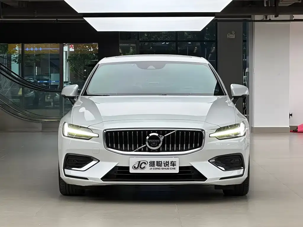 Volvo S60 — фото 2