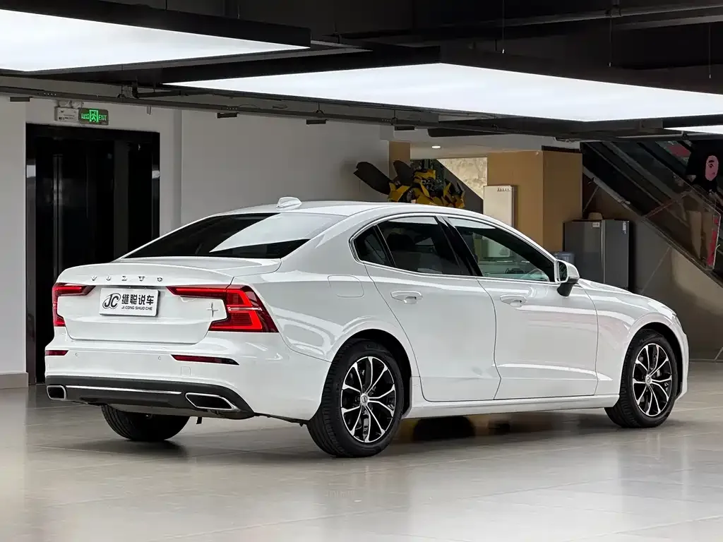 Volvo S60 — фото 4