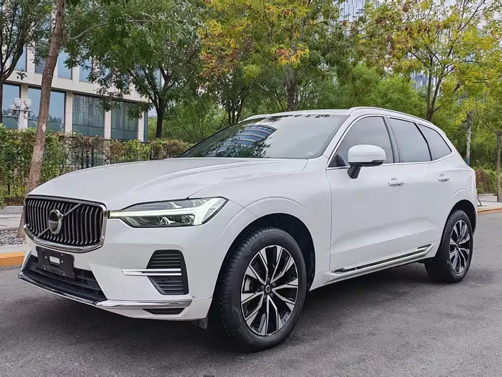Volvo XC60 — фото 1