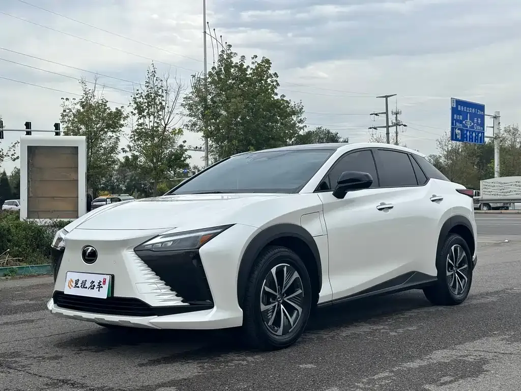 Lexus RZ — фото 1