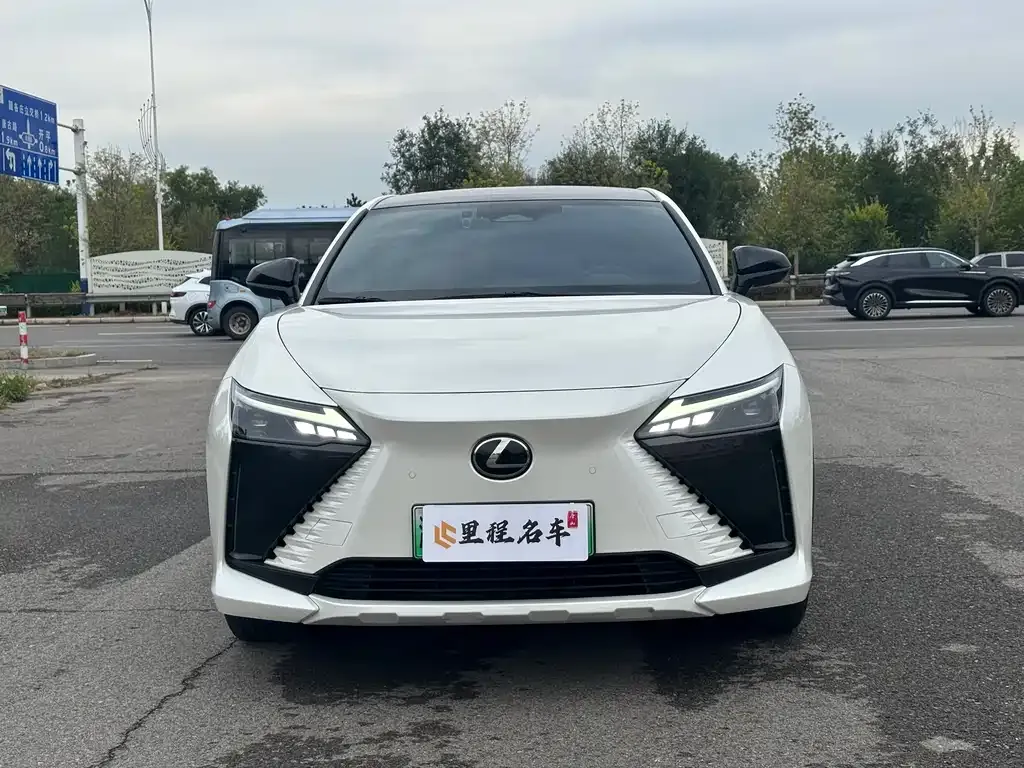 Lexus RZ — фото 2