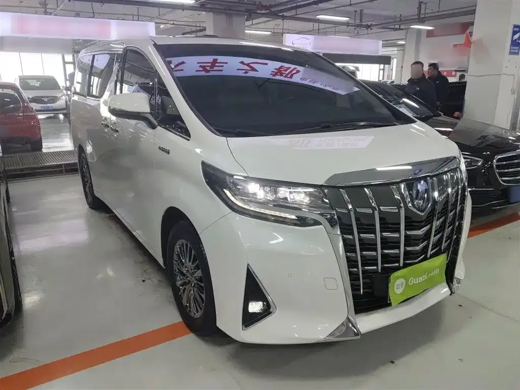Toyota Alphard — фото 4