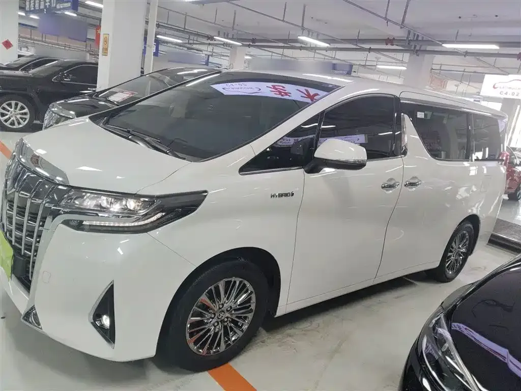 Toyota Alphard — фото 5