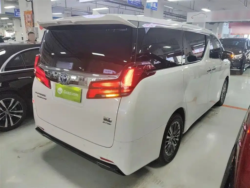 Toyota Alphard — фото 7