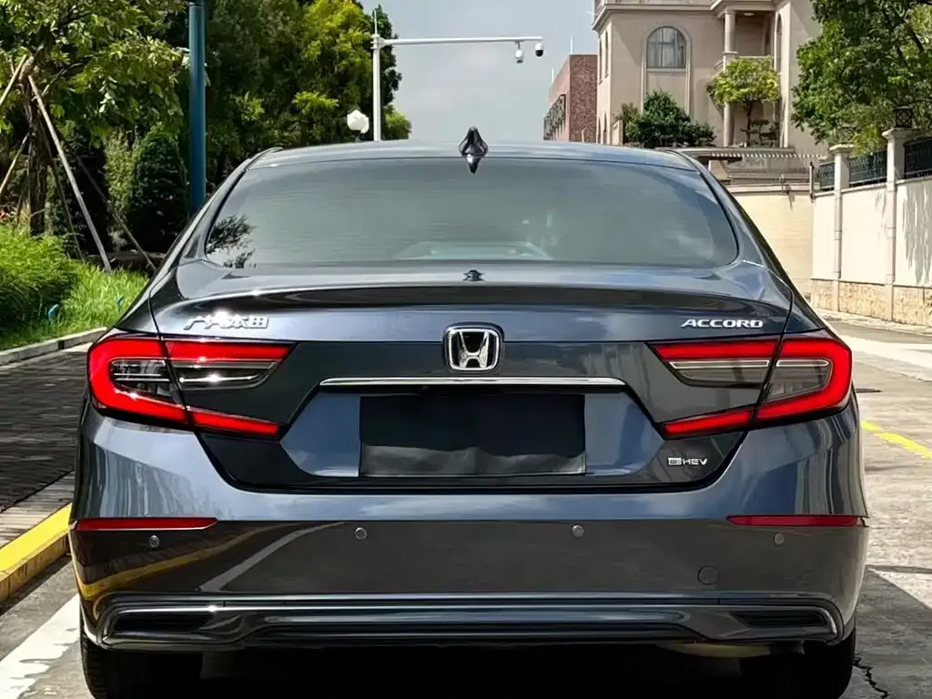 Honda Accord — фото 8