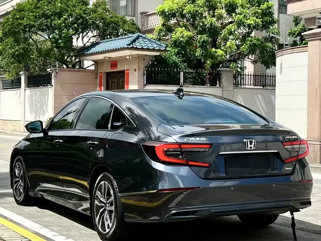 Honda Accord — фото 9