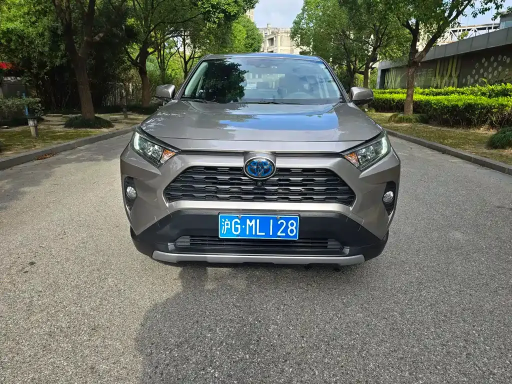 Toyota RAV4 — фото 2