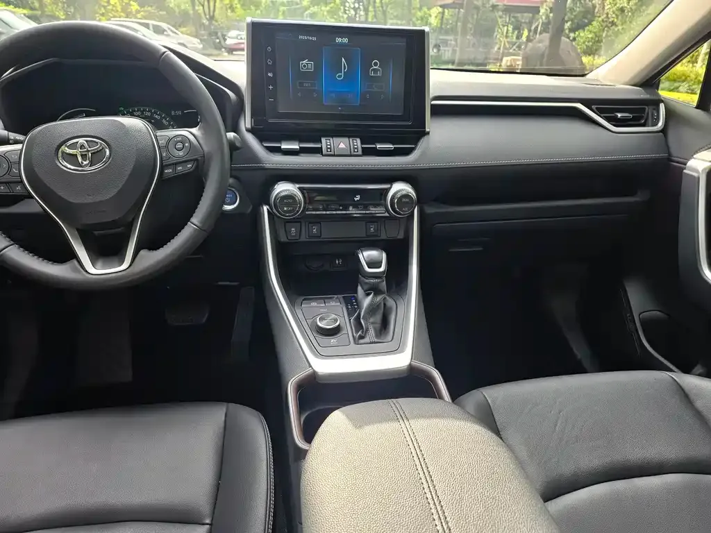 Toyota RAV4 — фото 6