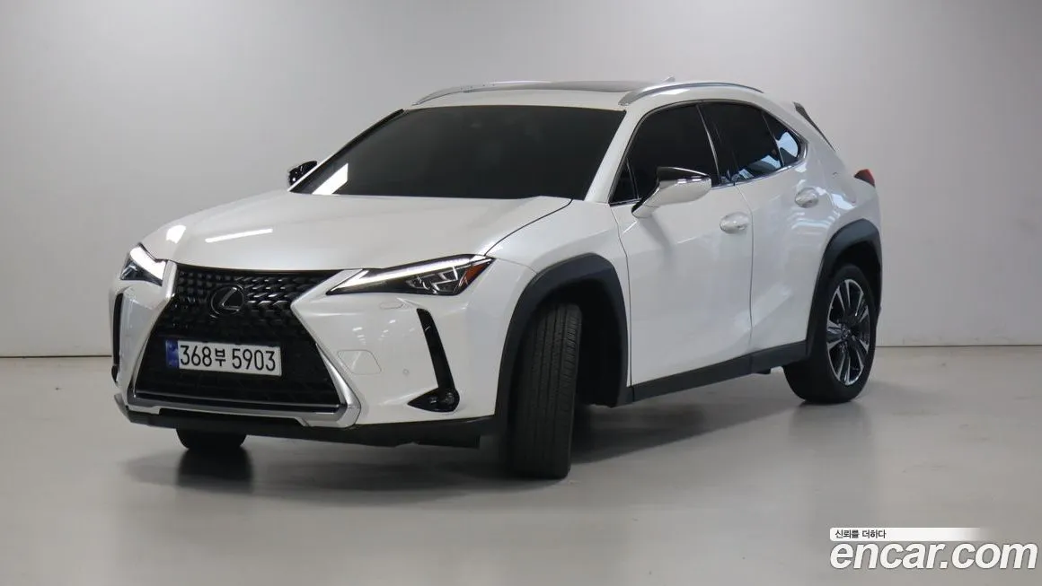 Lexus UX — фото 1