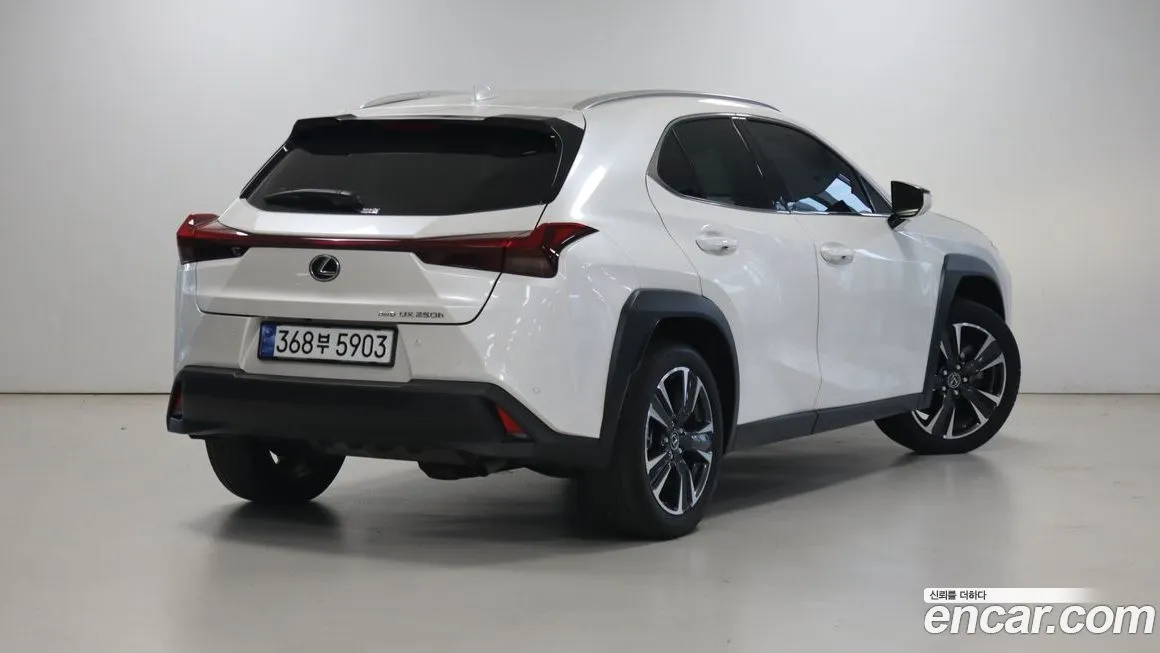 Lexus UX — фото 2